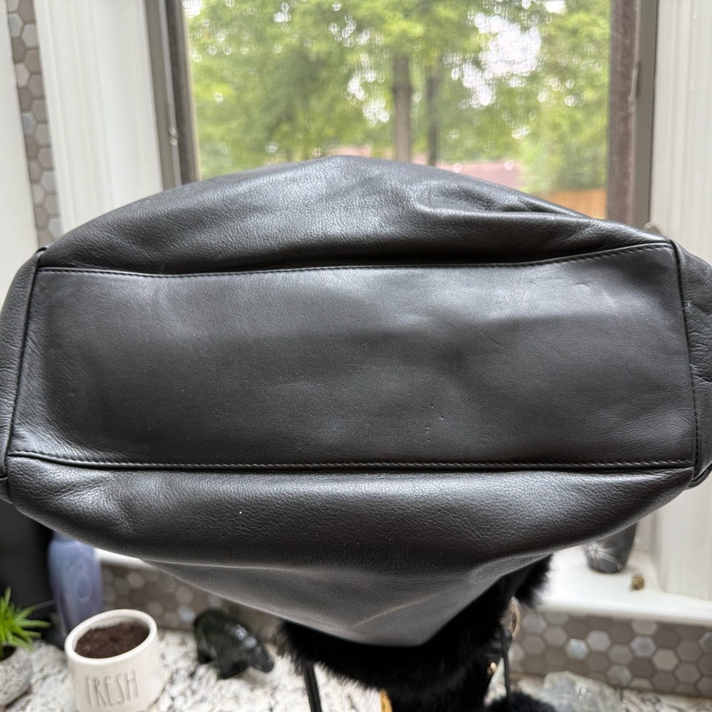 Luxurious Black Fur-Accent Shoulder Bag - Picture 5 of 10
